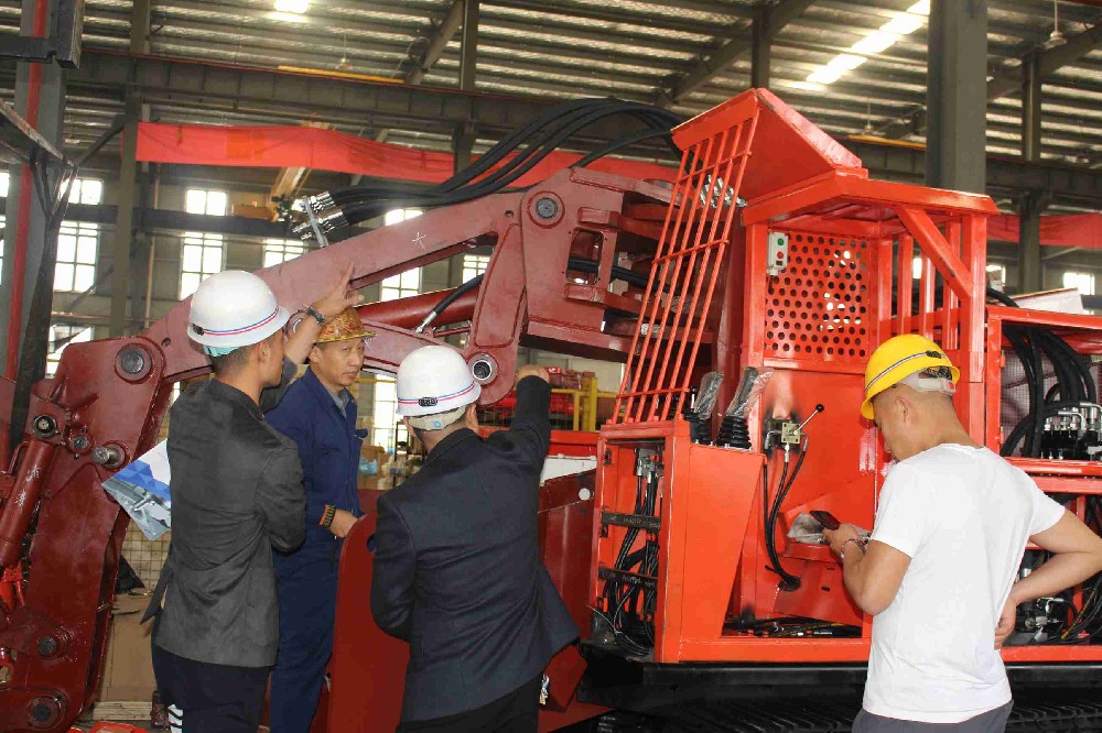 臨滄新扒渣機行走沒力怎么回事？常見故障解析
