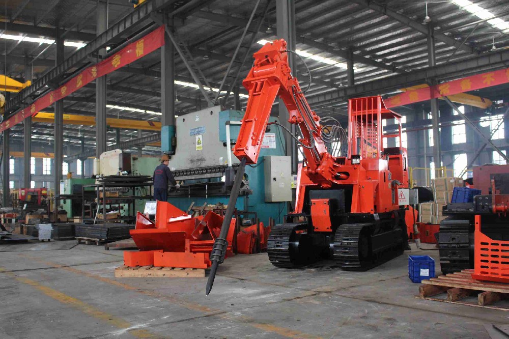 撬毛臺車司機日記：在黑暗巷道中“雕刻”安全
