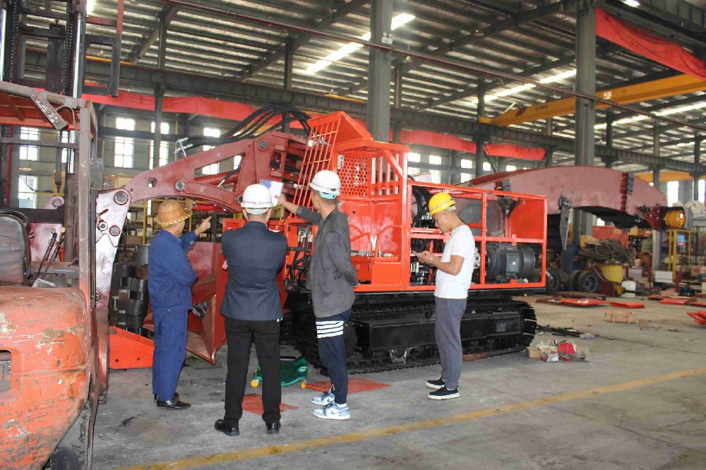 從礦工的辛苦操作到智能裝備：贛州扒渣機(jī)改變了什么
