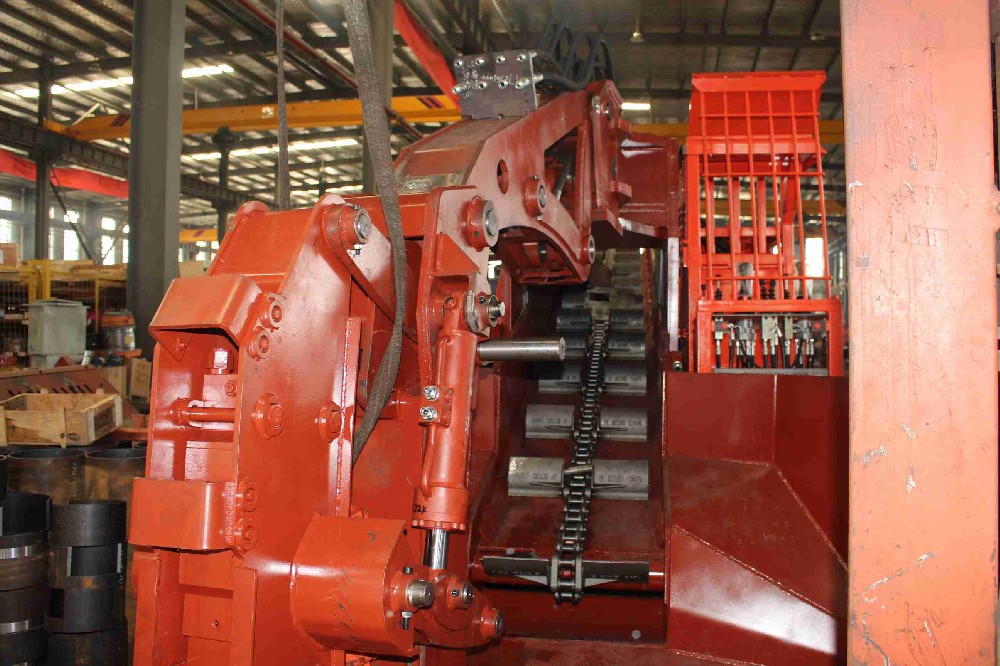 扒渣機(jī)在隧道工程中的應(yīng)用：怎樣助力提升掘進(jìn)出渣效率
