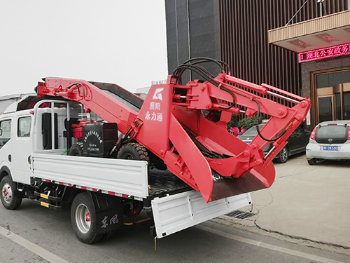 河南靈寶市胡總訂購(gòu)的一臺(tái)80折尾型輪式扒渣機(jī)