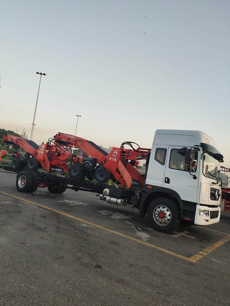 礦用30扒渣機(jī).jpg 礦用30扒渣機(jī).jpg