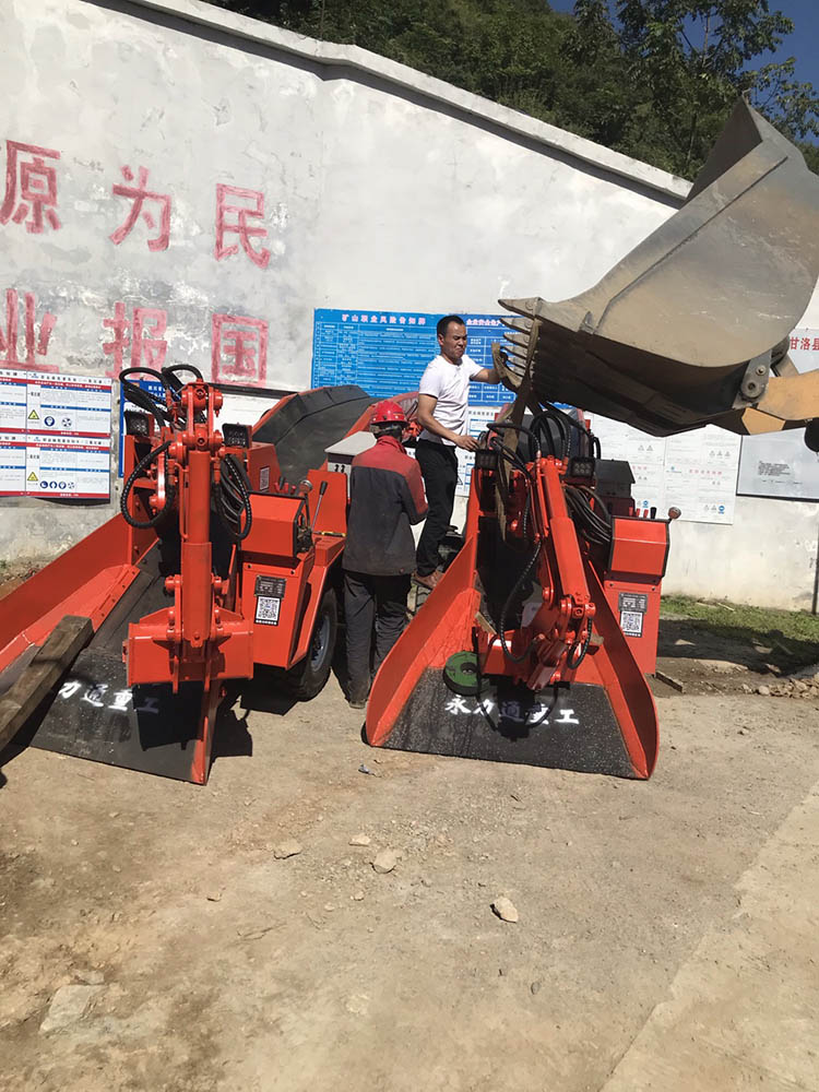 礦用30扒渣機(jī).jpg 礦用30扒渣機(jī).jpg